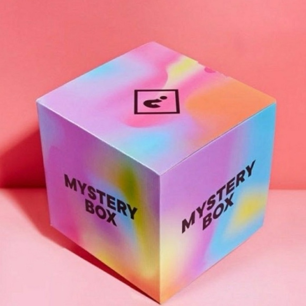5pcs Retails for 200 NWT & NWOT Mystery Box Women’s Top Items